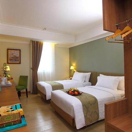 Aziza Syariah Hotel Solo By Horison Экстерьер фото
