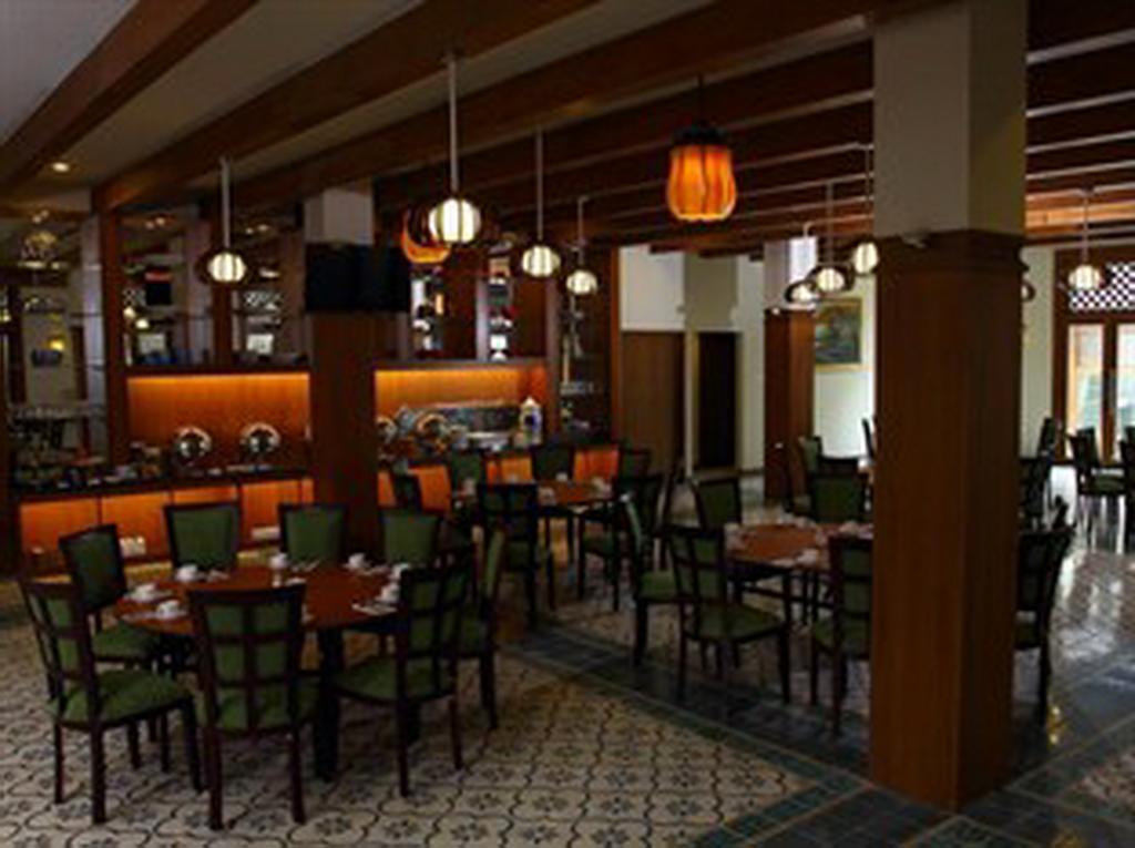 Aziza Syariah Hotel Solo By Horison Экстерьер фото